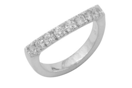 18 karat white gold wedding ring with diamonds