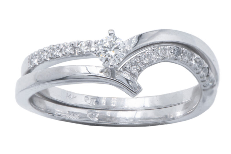 14 karat white gold wedding ring with diamonds