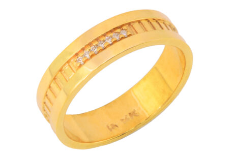 14 karat gold wedding ring with diamonds